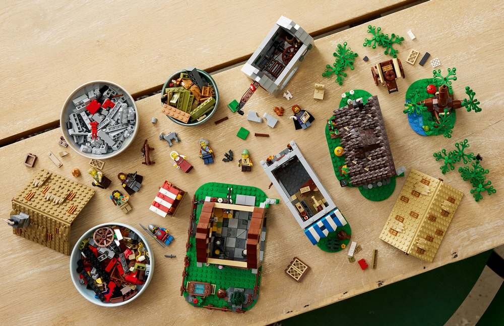 LEGO 10332 ICONS Średniowieczny plac miejski Kreatywne