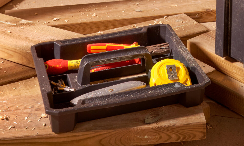 Skrzynka narzędziowa STANLEY Fatmax TSTAK FMST1-75796 tacka na drewnianym blacie wypełniona narzędziami wyjmowana tacka na często używane narzędzia łatwy dostęp wygoda