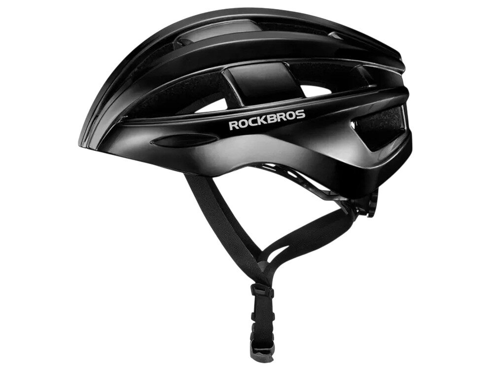 Czarny kask rowerowy z napisem \'ROCKBROS\' na boku, posiada otwory wentylacyjne i regulowane paski.