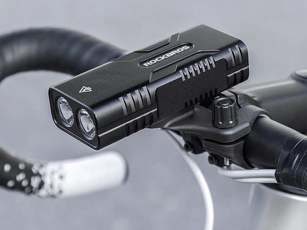 Lampka rowerowa ROCKBROS 24310002001 850 LM, 10000 mAh, czas pracy, wydajność, energia, Wiązka światła padająca na twardą powierzchnię.