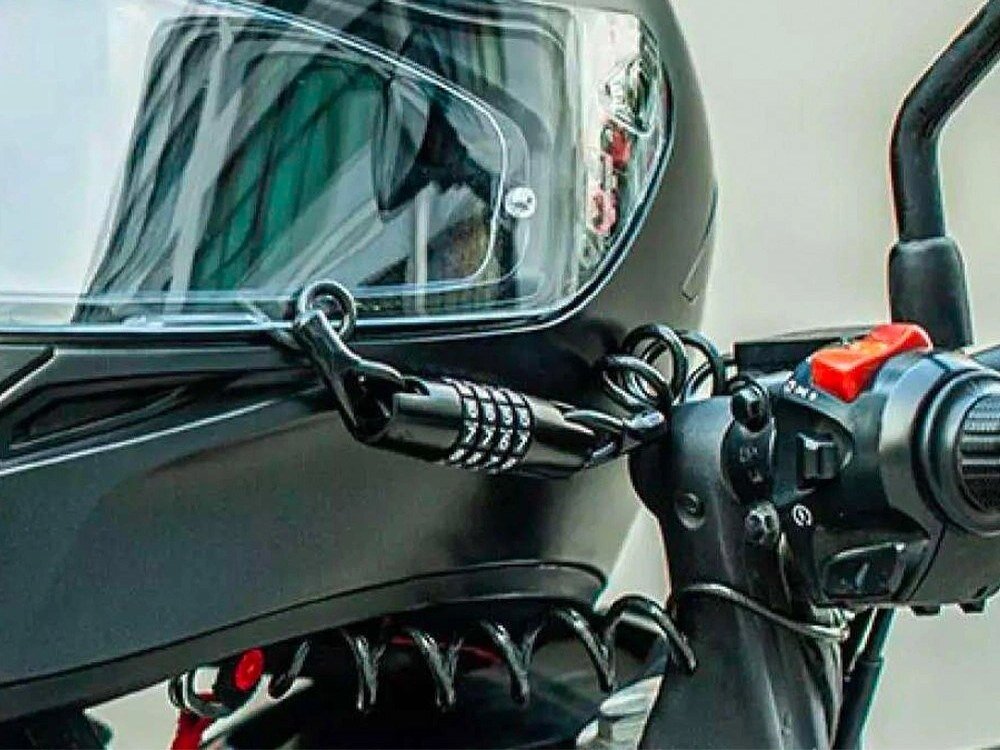 Zapięcie rowerowe ROCKBROS T610 Linka Czarny, Uniwersalność, rower, hulajnoga, kask, Kask zabezpieczony spiralną linką na kierownicy.