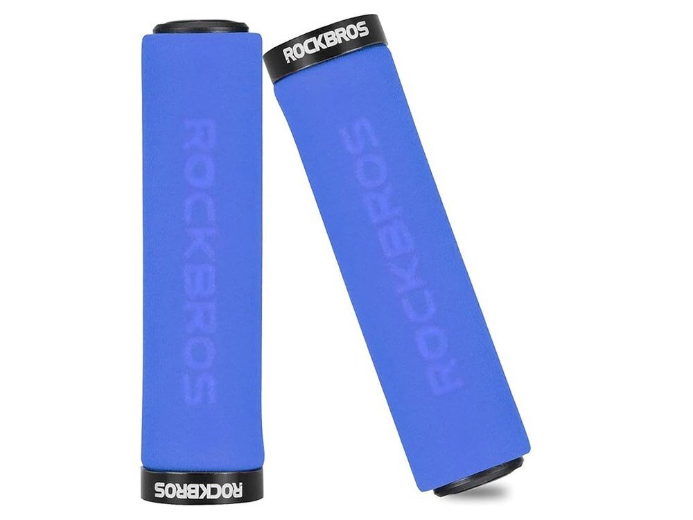 Na obrazie widoczne są dwa niebiesko-czarne chwyty do kierownicy z logo \'ROCKBROS\' na czarnym zakończeniu. Jeden chwyt jest ustawiony pionowo, a drugi pod kątem.
