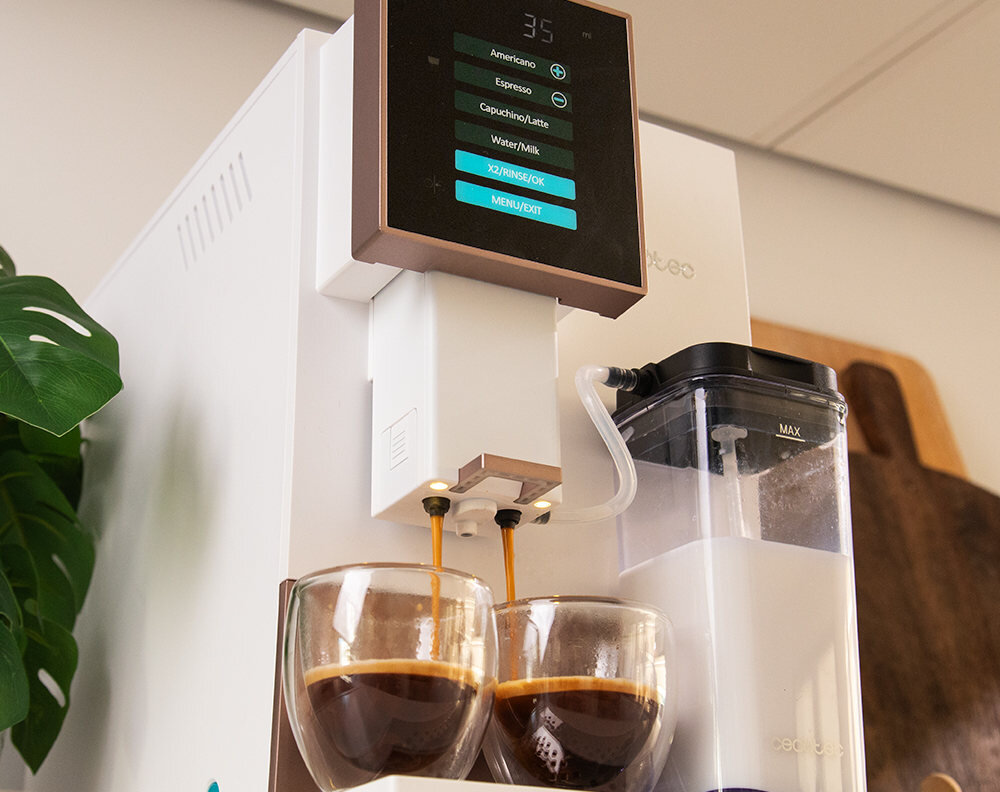 Ekspres CECOTEC Cremmaet Compactccino Biało różowy Wygodne pojemniki Zbiornik na wodę pojemności komfort użytkowania