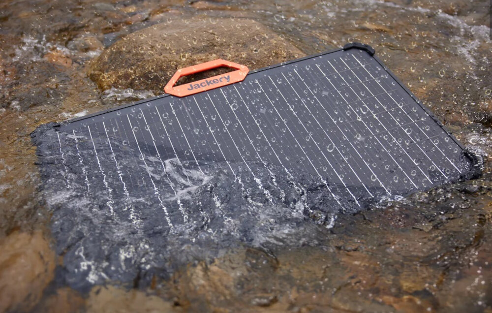 Panel fotowoltaiczny JACKERY SolarSaga 80W wodoszczelnosc IP68 odpornosc na temperatury od -10°C do 65°C zderzaki z wysokiej jakosci tworzywa sztucznego