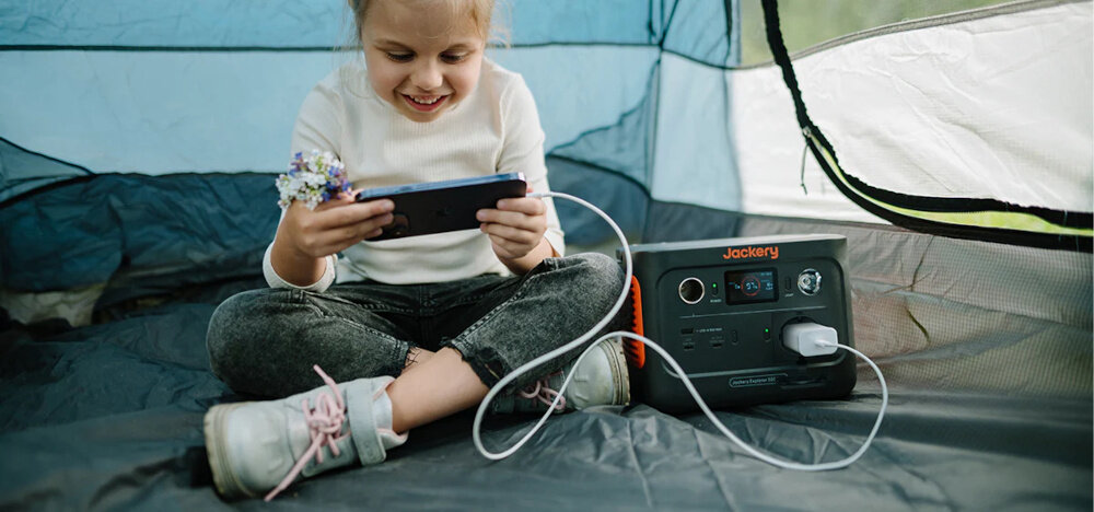 Stacja zasilania JACKERY Explorer 300 Plus EU pojemnosc 288 Wh moc wyjsciowa 300 W przenosne wydajne zrodlo energii