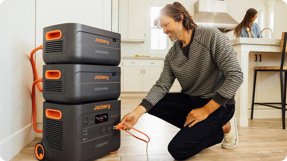 Stacja zasilania JACKERY Explorer 2000 Plus EU pojemnosc 2042 Wh moc wyjsciowa 3000 W krotkotrwale obciazenie do 6000 W mozliwosc polaczenia dwoch stacji w jeden bank energii wieksza moc i pojemnosc