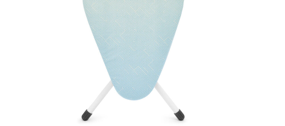 Deska do prasowania BRABANTIA 236006 Soothing Sea 124 x 38 cm zbliżenie na metalowe białe nóżki czarne końcówki nóżek białe tło elegancki design funkcjonalność do każdego wnętrza metaliczna biała rama estetyczny pokrowiec solidne antypoślizgowe nakładki na nogi 