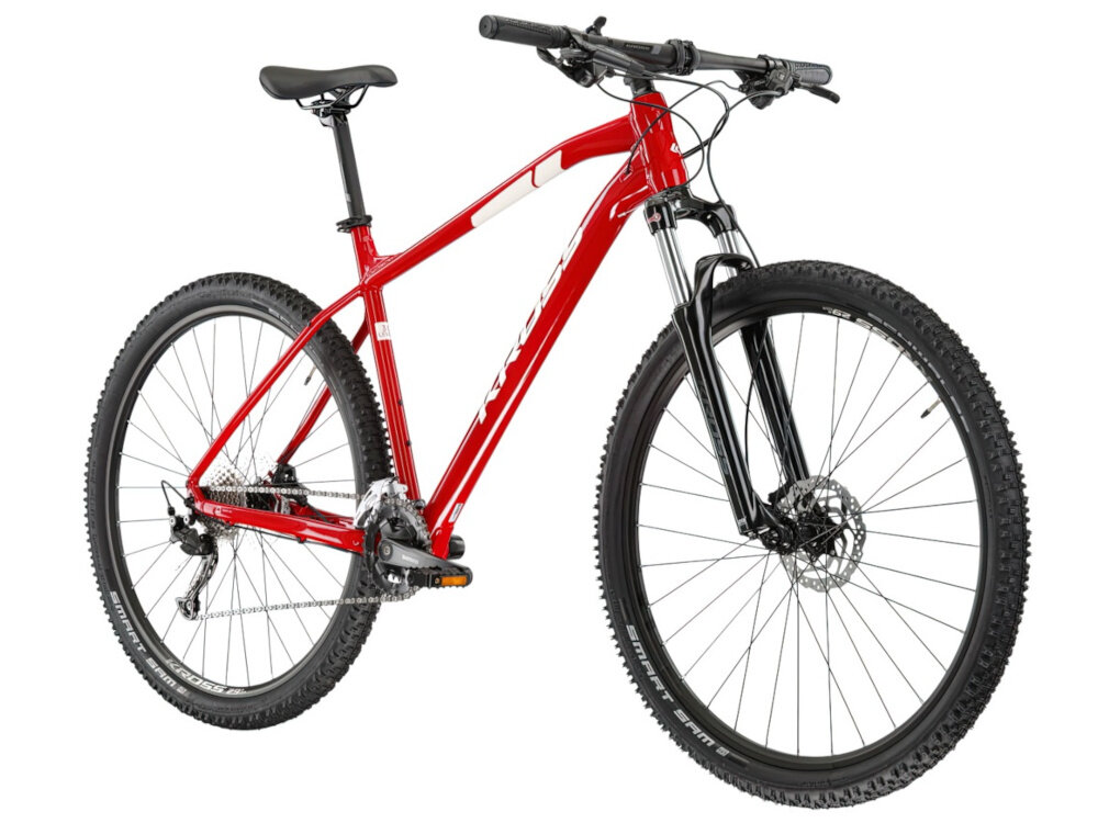 Rower górski MTB KROSS Level 3.0 M16 29 cali męski Czerwony rower na białym tle widoczny od przodu pod skosem środek codziennego transportu relaks pasja uniwersalność
