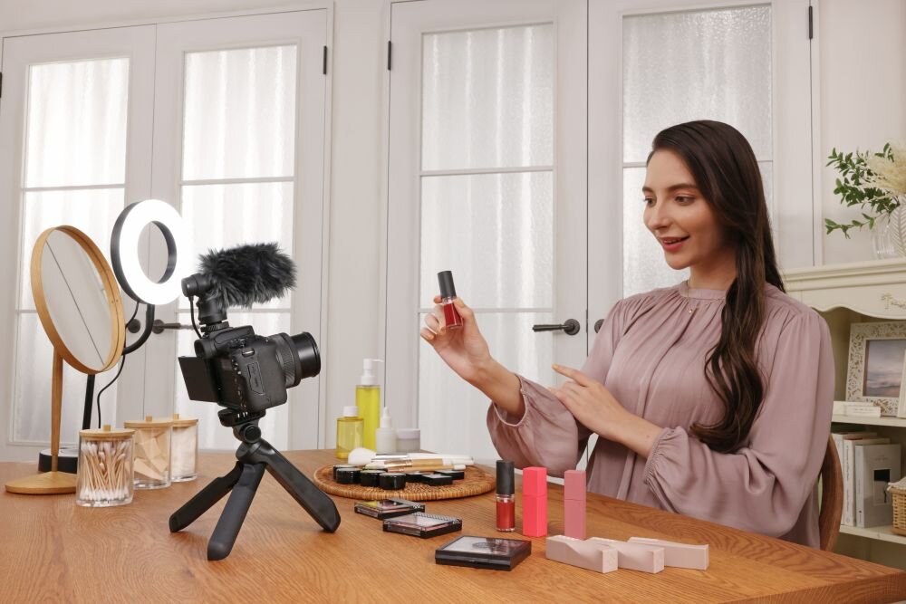 Aparat CANON EOS R50 nagrań wideo w rozdzielczości 4K/30p lub FHD/60p całej matrycy 6K w zwolnionym tempie 120p FHD