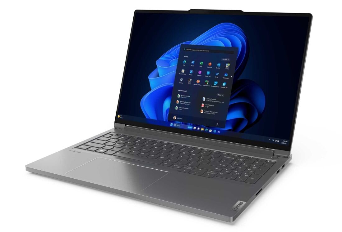 Laptop Lenovo ThinkBook 16p z systemem audio Dolby Atmos - widok z przodu pokazujący ekran z interfejsem Windows 11 i srebrną klawiaturę. - System audio harman/kardon, Cztery głośniki, Dolby Atmos