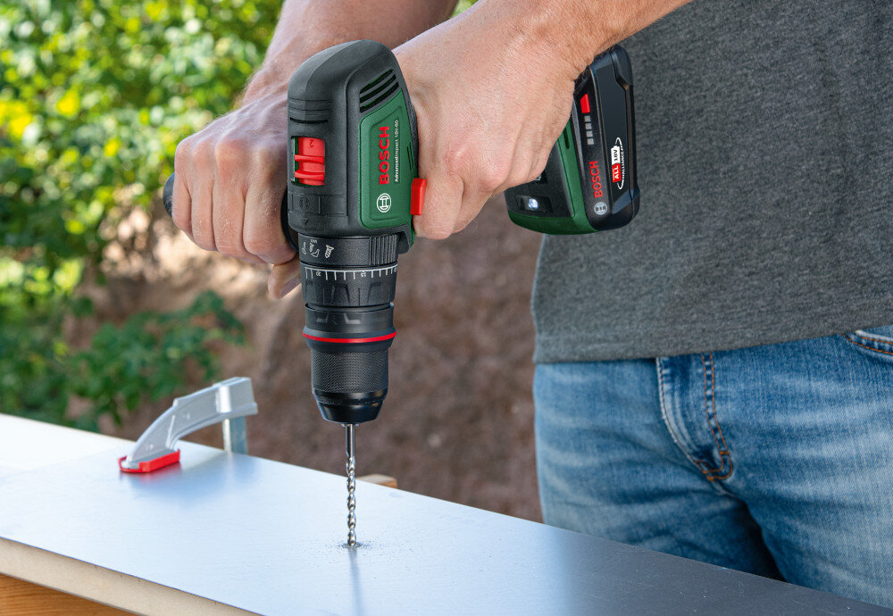 Wiertarka udarowa BOSCH AdvancedImpact 18V-80 06039E2101 ogród osoba wierci otwór w desce do wiercenia i wkręcania praca w drewnie metalu tworzywach sztucznych murze lekka konstrukcja ergonomia