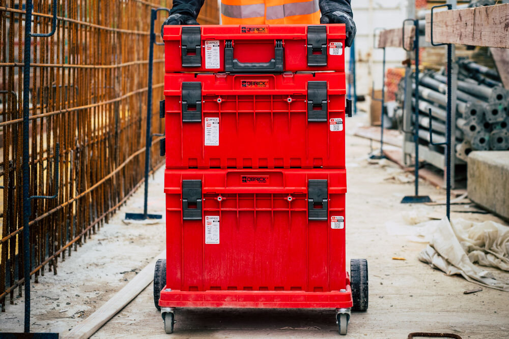 Skrzynia na narzędzia QBRICK ONE 200 2.0 Profi Red Ultra HD Custom Qbrick System ONE 200 RED ULTRA HD wytrzymałość pokrywa korpus nacisk 120 kg