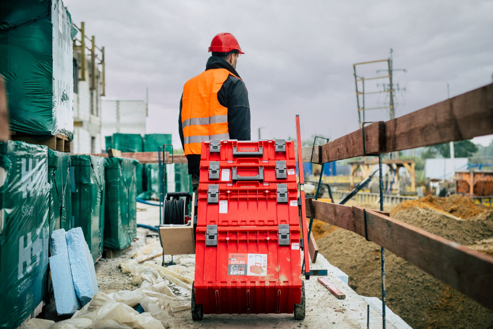 Qbrick System ONE 450 Technik RED ULTRA HD skrzynia narzędziowa wzmocniona konstrukcja podest roboczy udarność