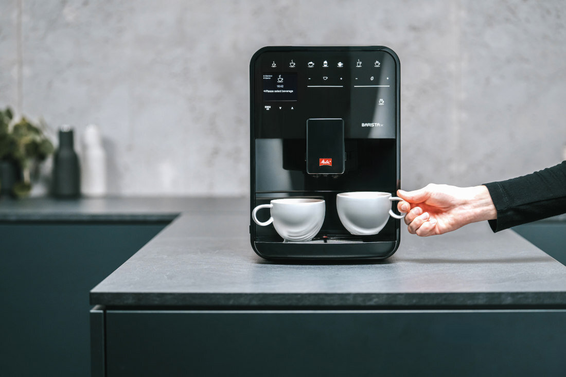 Ekspres MELITTA Avanza Plus F27/0-103 Kawy mleczne system Easy Cappuccinatore dwa kroki spienienie mleka przygotowanie kawy cappuccino latte macchiato