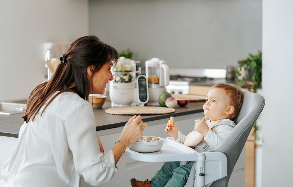 Robot kuchenny BABYMOOV Nutribaby (+) 6w1 A001135 Beżowy sterylizacja młodzi rodzice szybkie skuteczne sterylizowanie butelek małych akcesoriów zachowanie higieny bezpieczeństwa podczas karmienia podgrzewacz do słoików z jedzeniem butelek ułatwienie karmienia 