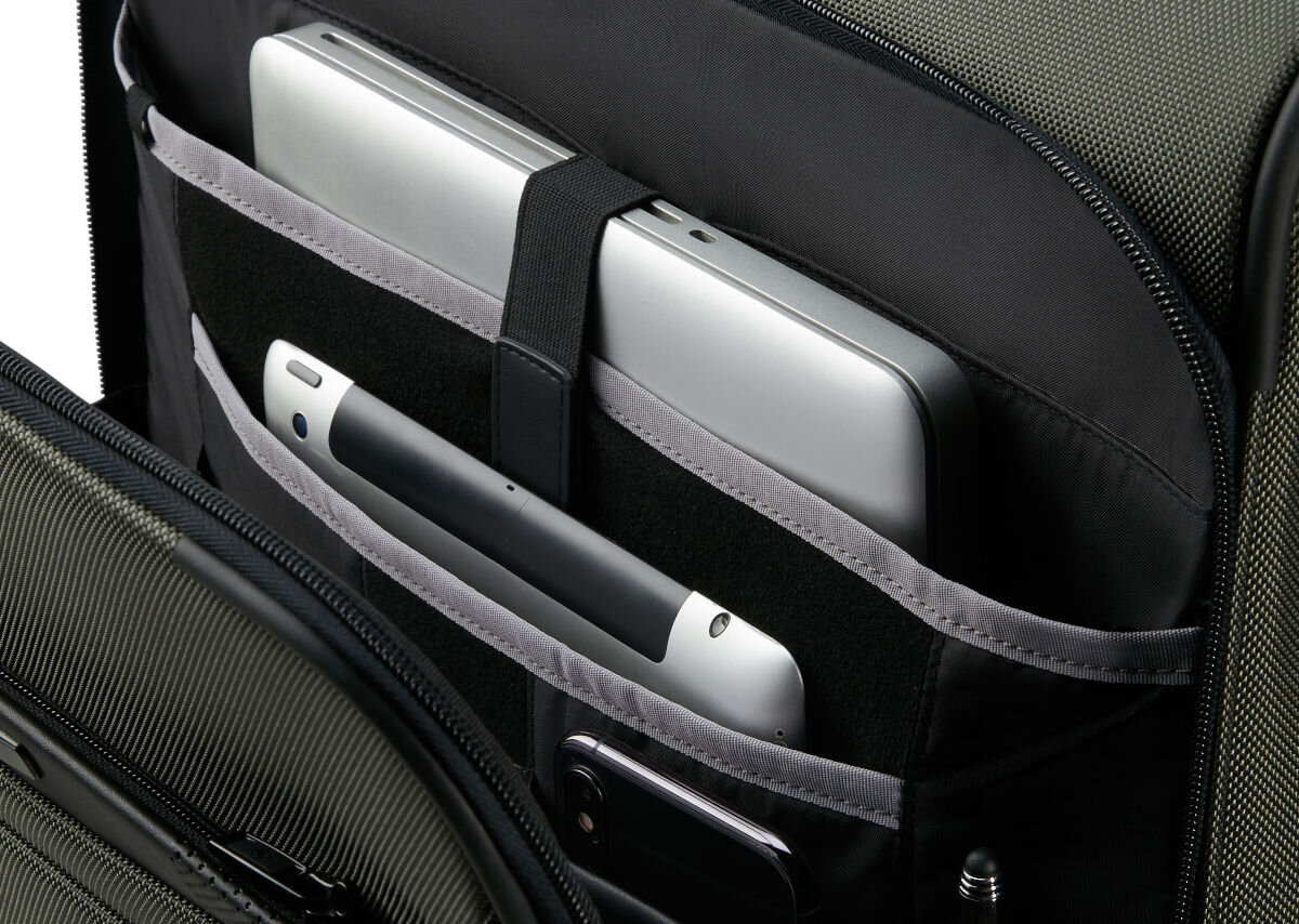 Walizka SAMSONITE Pro-DLX 6 Spinner 55 cm Zielony dedykowana kieszeń na laptopa 15,6 cala tablet 10,5 cala wyjmowana wodoodporna kieszeń