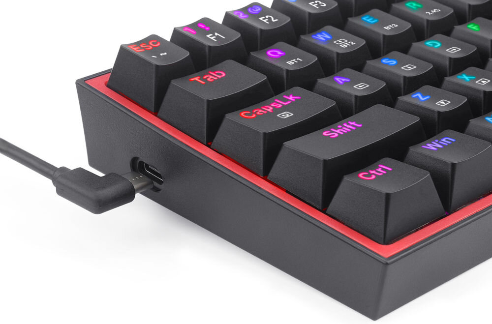 Klawiatura REDRAGON Fizz Pro K616-RGB wszechstronność połączeń dzięki trzem różnym trybom połączenia - tryb bezprzewodowy 2,4 GHz, Bluetooth, przewodowy za pomocą odłączanego kabla USB-A / USB-C o długości 1,5 m (przewód w zestawie)
wbudowany akumulator o pojemności 1600 mAh oferujący do 50 godzin pracy bez potrzeby ładowania w zależności od intensywności użytkowania i ustawień podświetlenia, produkt na białym tle ze zbliżeniem na port USB-C, kabel zakończony wtyczką USB-C