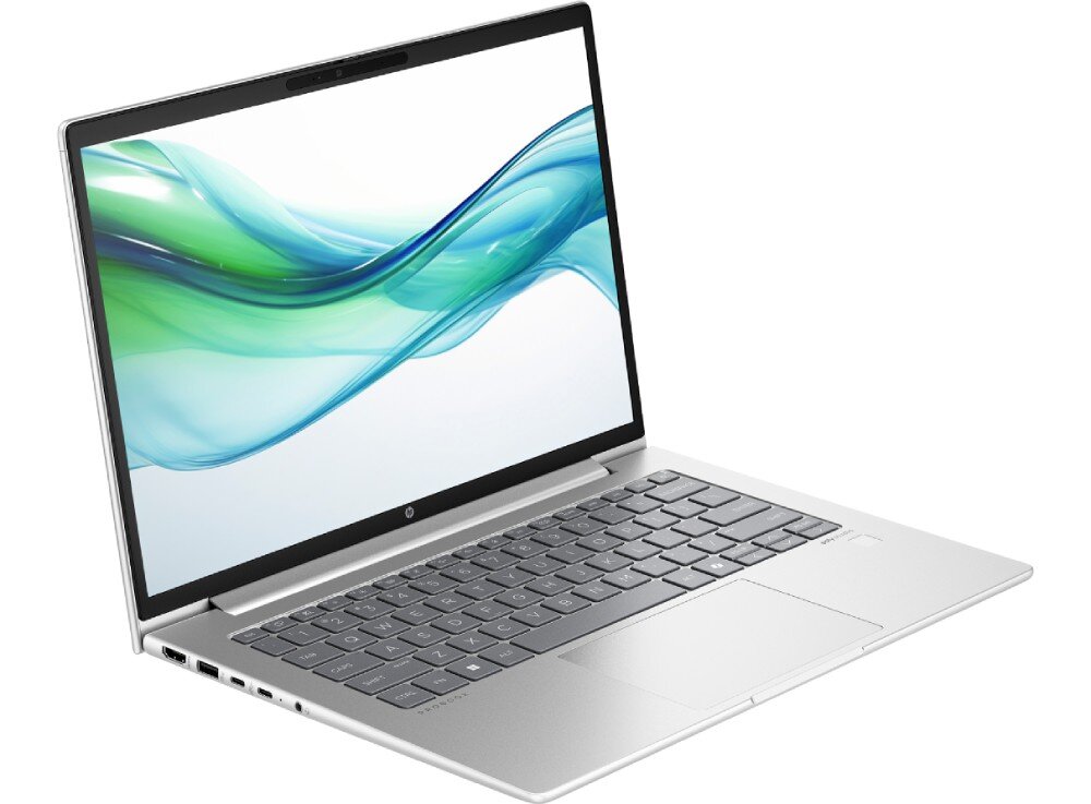 Laptop HP ProBook 445 G11 - srebrny laptop pokazany pod kątem, z otwartym ekranem i widocznymi portami po lewej stronie, przedstawienie kamery mikrofonów i głośników