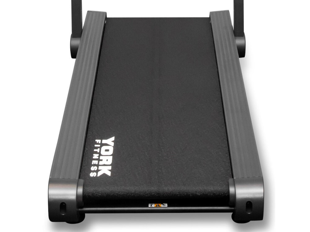 Bieżnia elektryczna YORK FITNESS T500 1470W 16 km-h zbliżenie na pas biegowy białe tło pas biegowy o wymiarach 130 x 45 cm amortyzacja redukuje wstrząsy i zmniejsza obciążenie stawów spokojny start dla początkujących dynamiczne biegi dla zaawansowanych przyjemność treningu większa kontrola nad swoim ciałem efektywność ćwiczeń