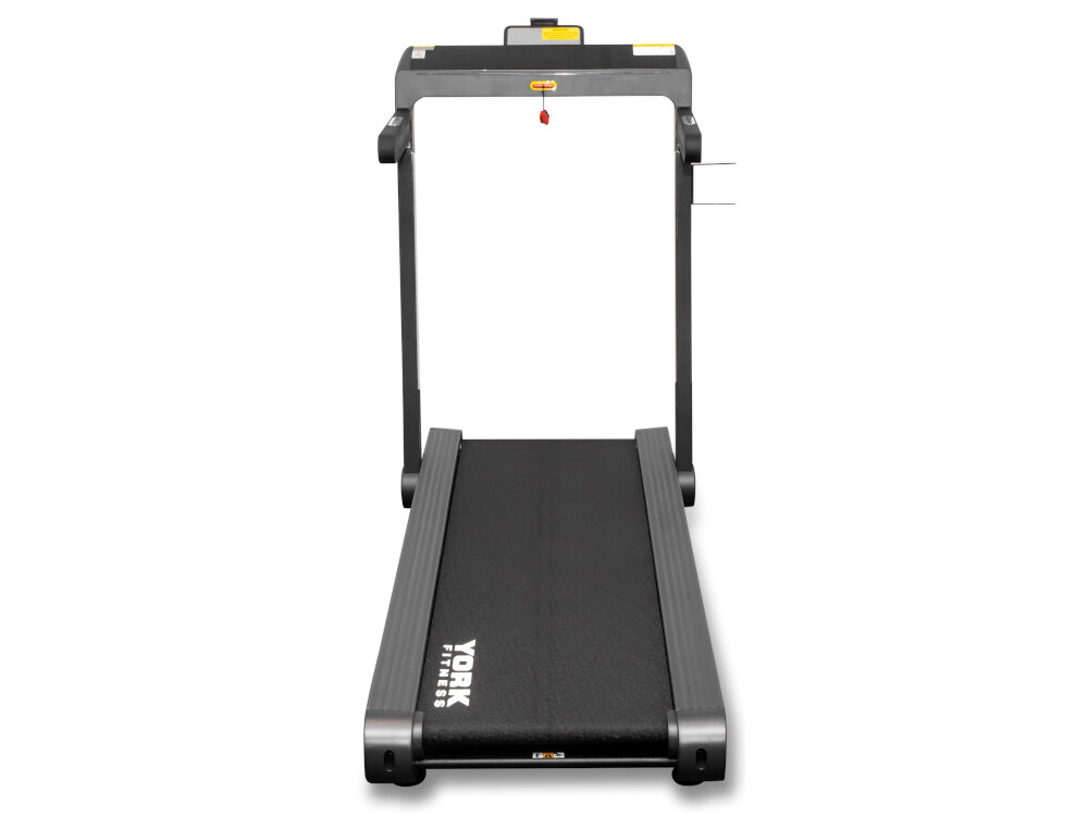 Bieżnia elektryczna YORK FITNESS T500 1470W 16 km-h bieżnia na białym tle widoczna od tyłu widoczny cały pas biegowy dla użytkowników o wadze do 100 kg stabilna rama bezpieczeństwo podczas intensywnych treningów równomierne rozłożenie obciążenia minimalizuje ryzyko wypadków