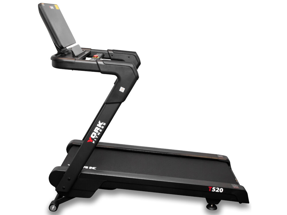 Bieżnia elektryczna YORK FITNESS T520 1839W 20 km-h bieżnia na białym tle widoczna z boku dla użytkowników o wadze do 130 kg stabilna rama wymiary 79 x 148 x 171 cm waga około 80 kg bezpieczeństwo podczas intensywnych treningów równomierne rozłożenie obciążenia minimalizuje ryzyko wypadków kółka transportowe