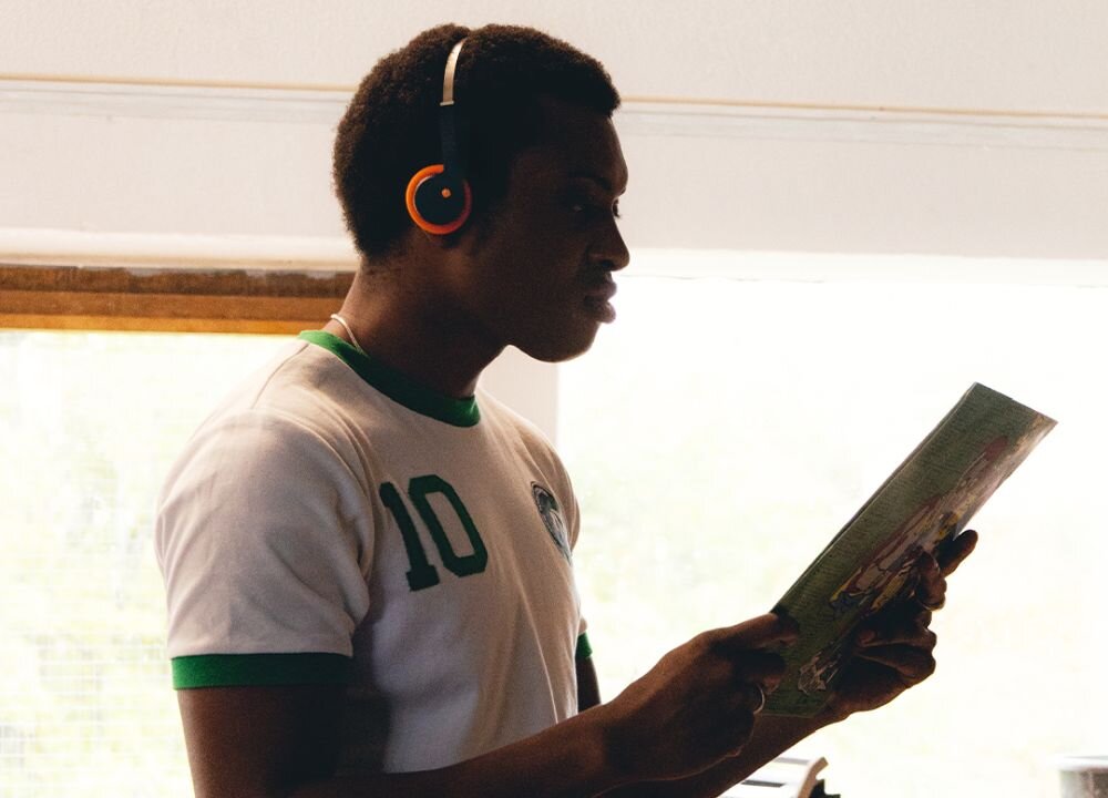 Słuchawki nauszne DEFUNC Mondo On-Ear design komfort lekkość dźwięk jakość wrażenia słuchowe ergonomia lekkość sport aktywność podróże czas pracy działanie akumulator