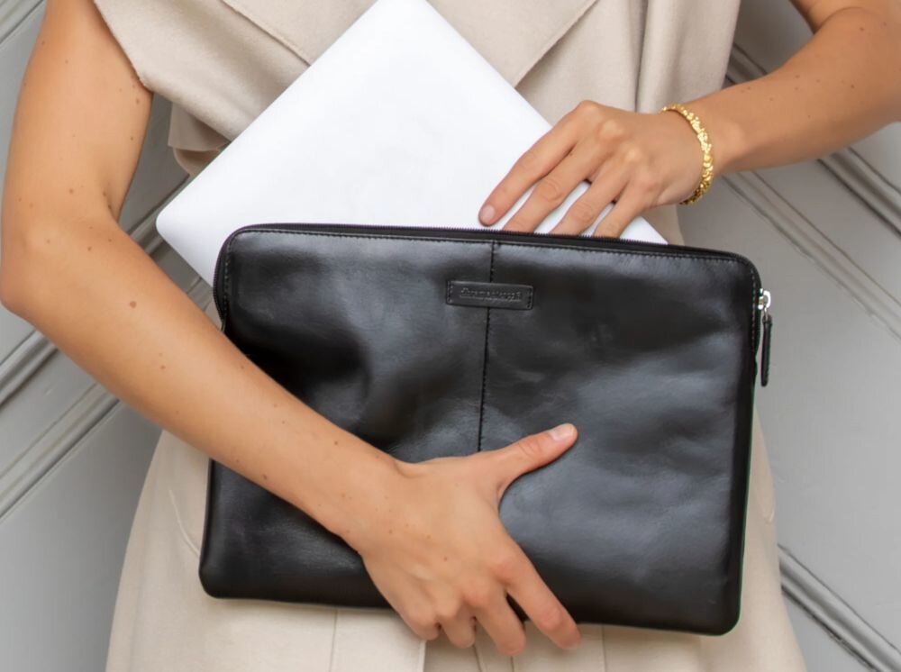 Etui na laptopa DBRAMANTE1928 Skagen Pro+ 14 cali Czarny.