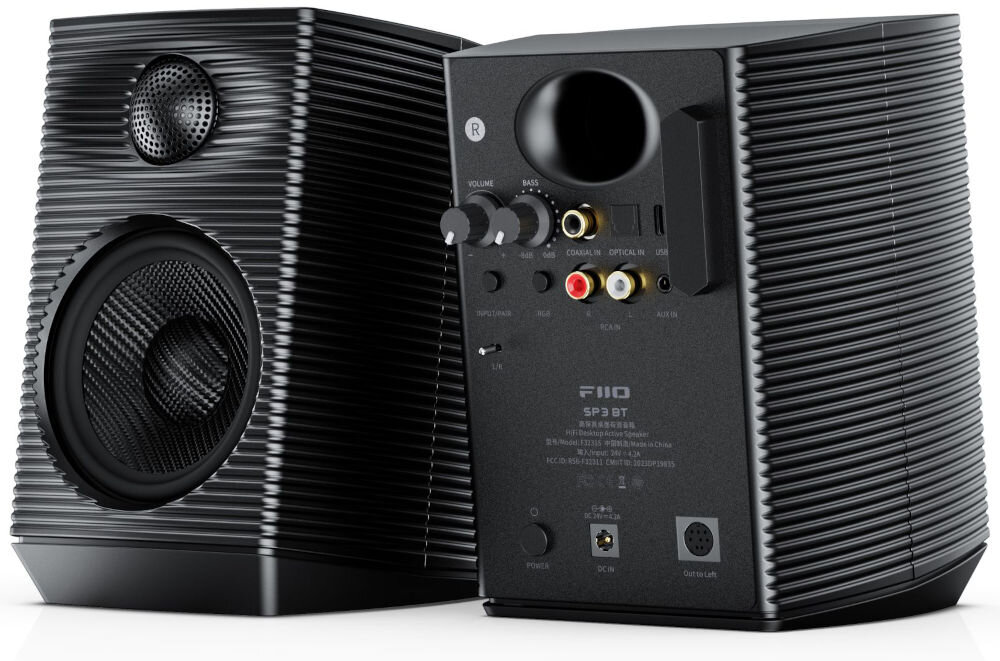 FIIO SP3 BT dwudrożna zwrotnica aktywna moc 100 W, głośniki po skosie na białym tle