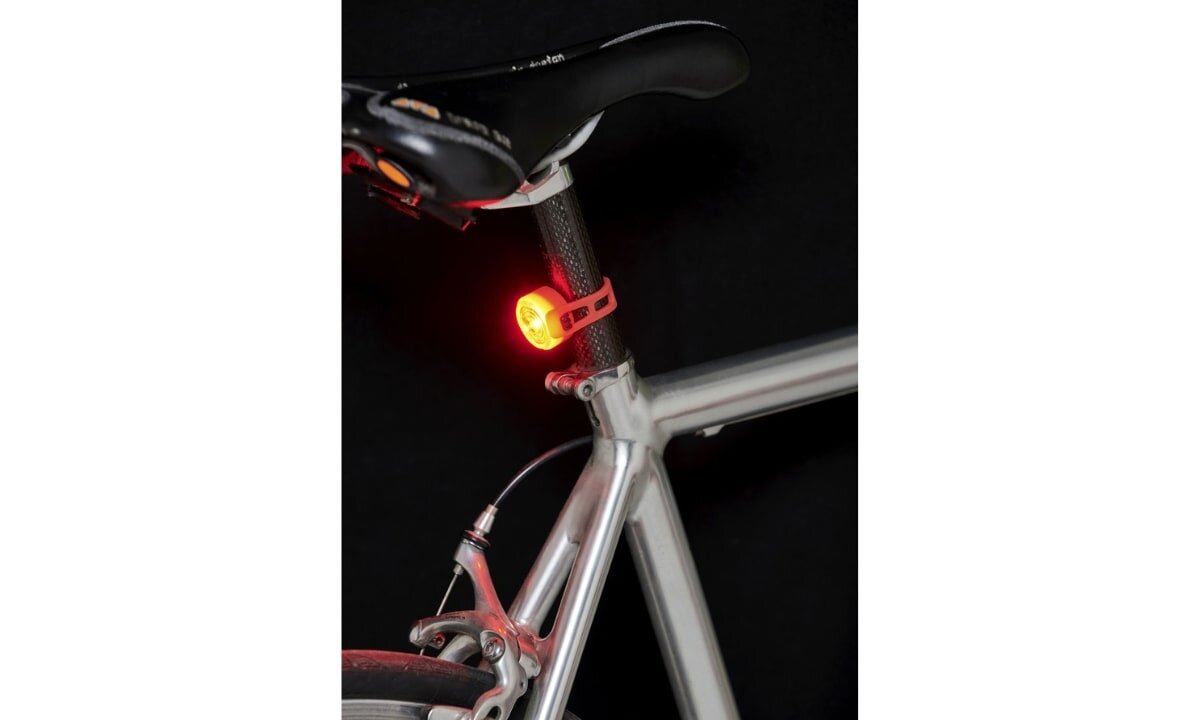 Zestaw lampek rowerowych CELLULARLINE NEWMLIGHTKITK - Elegancki design, lampka przymocowana pod siodełkiem