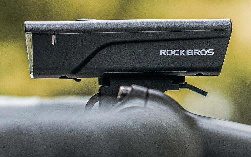 Lampka rowerowa ROCKBROS 24510003001 260 LM lampka umieszczona na kierownicy widoczna z boku lampka rowerowa, lampka przednia, lampka do roweru, lampka na kierownicę, mocna lampka przednia