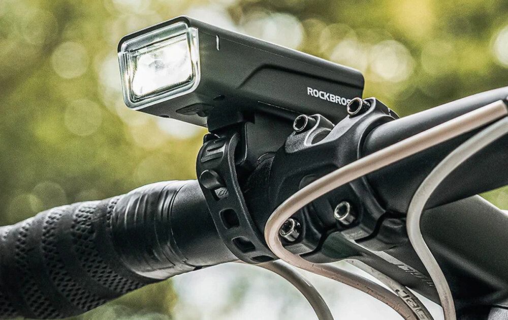 Lampka rowerowa ROCKBROS 24510003001 260 LM lampka umieszczona na kierownicy widoczna od przodu lampka rowerowa, lampka przednia, lampka do roweru, lampka na kierownicę, mocna lampka przednia moc 260 lumenów widoczność do kilkuset metrów aluminiowy sprzęt jest wodoodporny, wyróżnia go klasa: IPX6