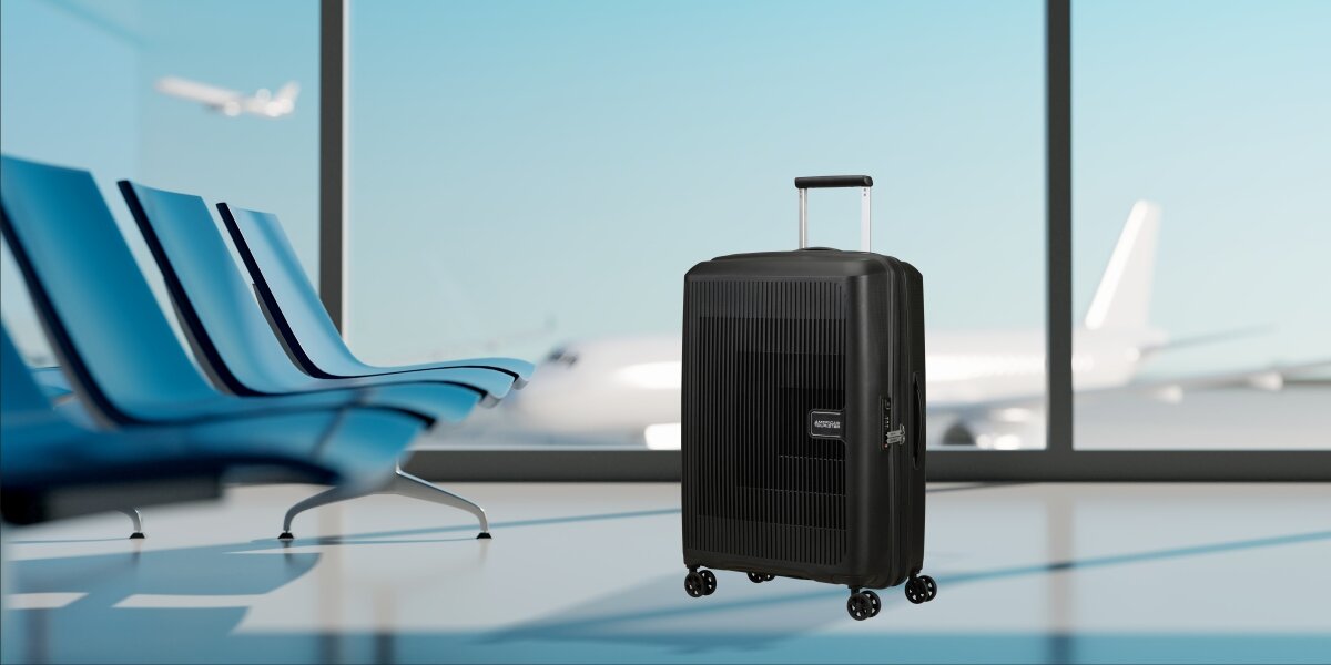 WALIZKA AMERICAN TOURISTER AEROSTEP SPINNER 67 24 BLACK lifestyle lotnisko walizka okno Podróż zaczyna się tutaj trwałość ochrona wytrzymała konstrukcja polipropylen zamek TSA