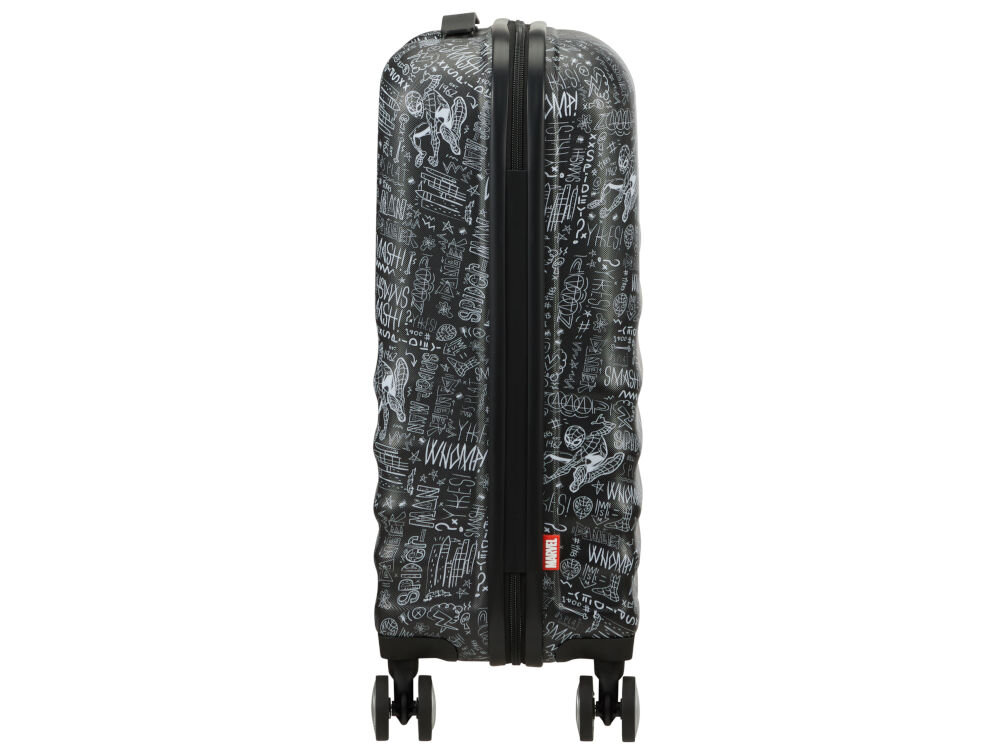 Walizka AMERICAN TOURISTER Wavebreaker Marvel Spiderman Sketch 55 cm Czarny wymiary ok. 55 x 40 x 20 cm może być zabrana na pokład 36 różnych linii lotniczych LOT, Lufthansa czy British Airways spełnia wymagania wielu przewoźników