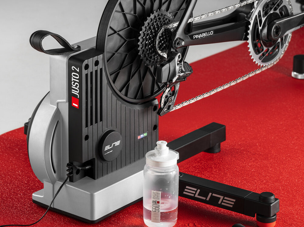 Trenażer rowerowy ELITE Justo 2 EL0211005 kompatybilny z wiekszoscia piast komunikacja ANT+ FE-C Bluetooth Wi-Fi podwojny Bluetooth mozliwosc podlaczenia dwoch urzadzen