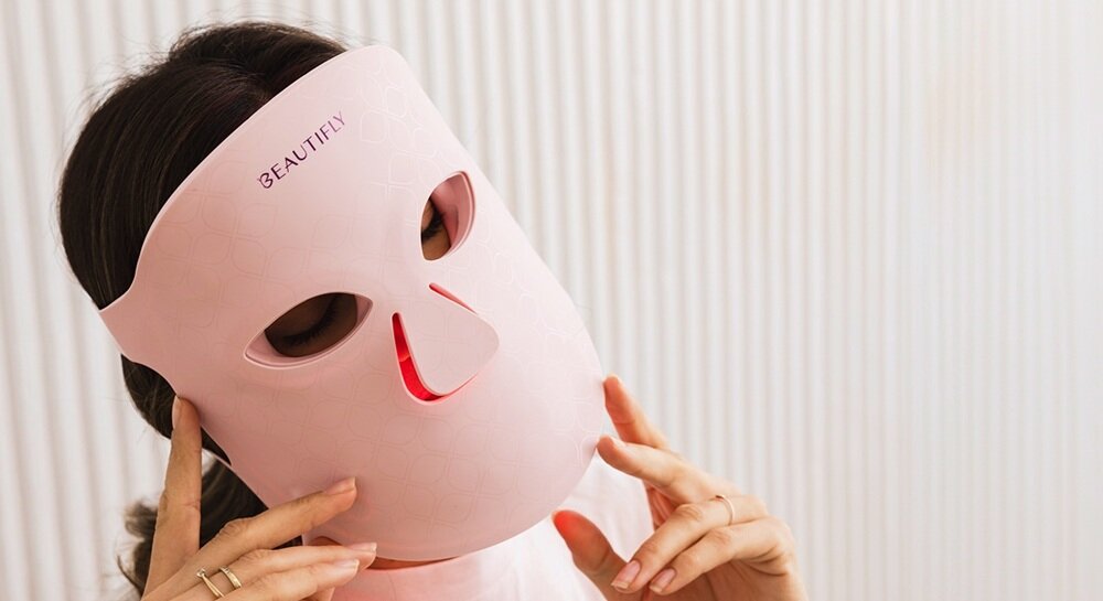 Maska LED BEAUTIFLY Aura Glam walka z niedoskonałościami, wyrównuje koloryt, technologia LED