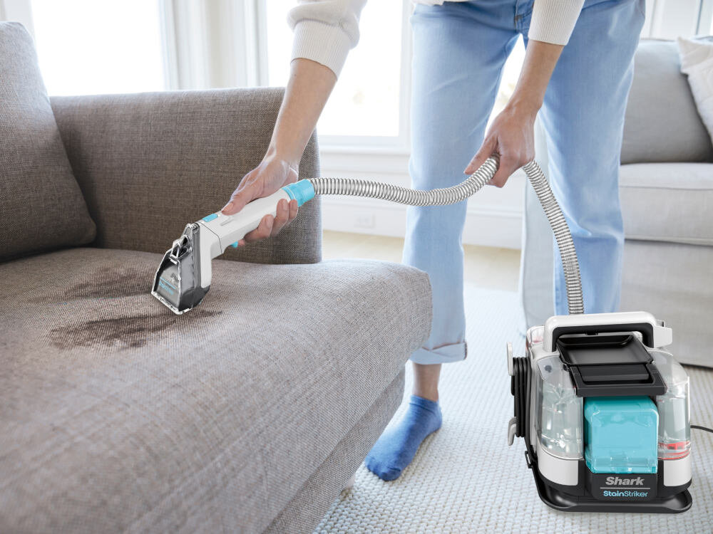 Odkurzacz piorący SHARK StainStriker PX200EUT plamy nieprzyjemne zapachy rozlane płyny uporczywe plamy czystość detergenty Formuła CarpetXpert Deep Clean Pro moc OXY