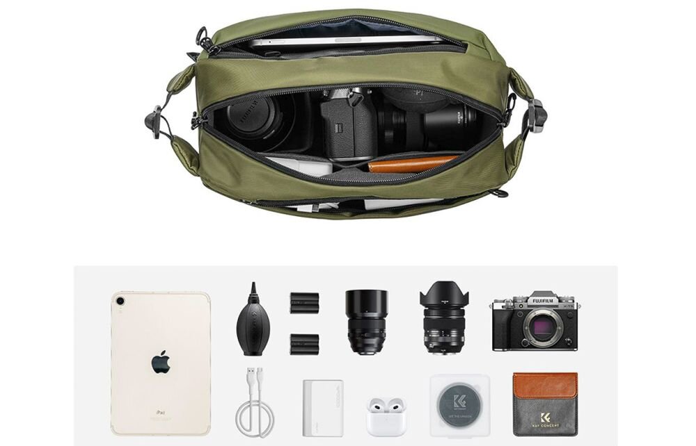 Zdjęcie z góry na zieloną torbę Alpha Sling Bag 10 l i jej zawartości oraz przykładowy zestaw rzeczy , który pomieści