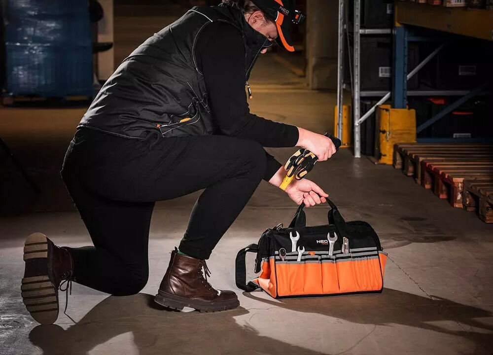 Torba narzędziowa NEO TOOLS TOOLS 84-319 z mocnego poliestru 600D dla profesjonalistów i majsterkowiczów