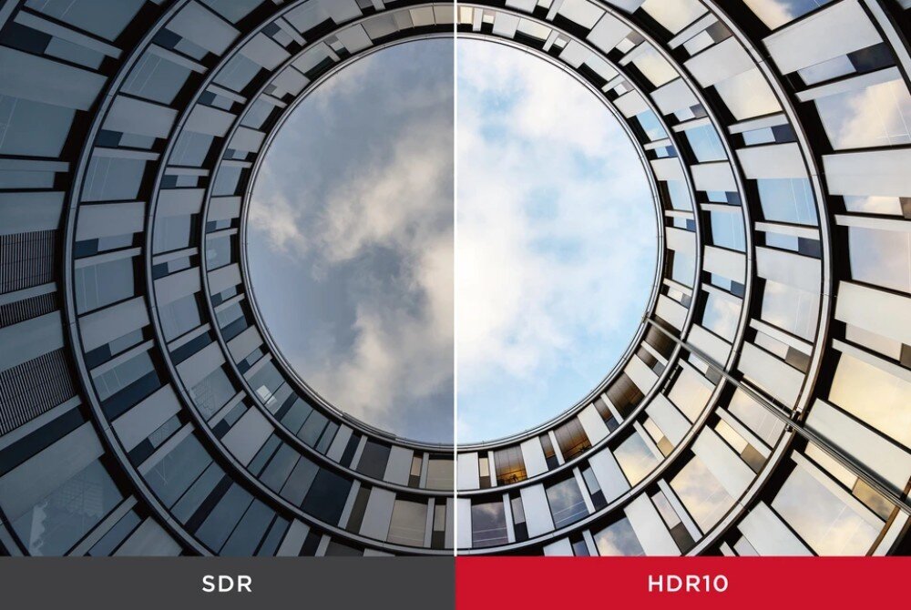 Monitor VIEWSONIC VA3208-4K-HD 32 3840x2160px 4 ms [GTG] obraz podzielony na dwie połowy pokazujący różnice między SDR a HDR10 kontrast kolory