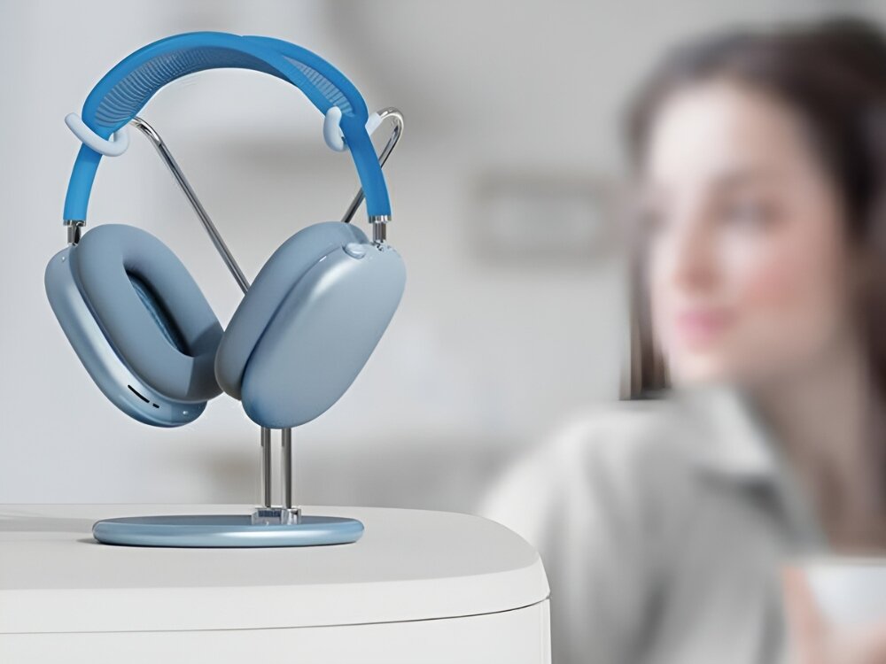 Stojak na słuchawki SODI SAM-300
                stojak na słuchawki na szafce z założonymi słuchawkami
                minimalistyczny design funkcjonalność wysokiej jakości aluminium stal nierdzewna ozdoba biurka salonu studia