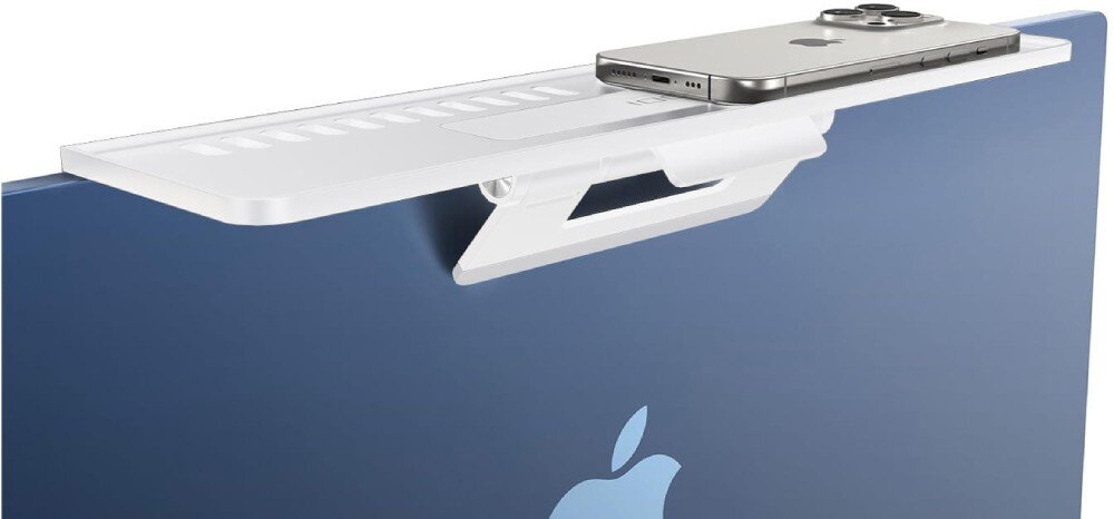 Półka na iMaca SODI 312 półka zamocowana na górnej krawędzi niebieskiego monitora z logo Apple, na której leży smartfon
półka na imaca akcesorium gadżet technologia miejsce
