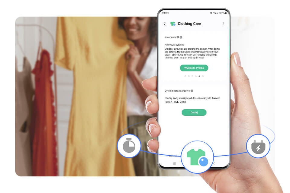 Osoba trzyma smartfon z aplikacją \'Clothing Care\' na ekranie, obok widoczna jest żółta sukienka. Na ekranie telefonu widoczne są przyciski \'Wyjdź na Paskę\' i \'Dodaj\'.