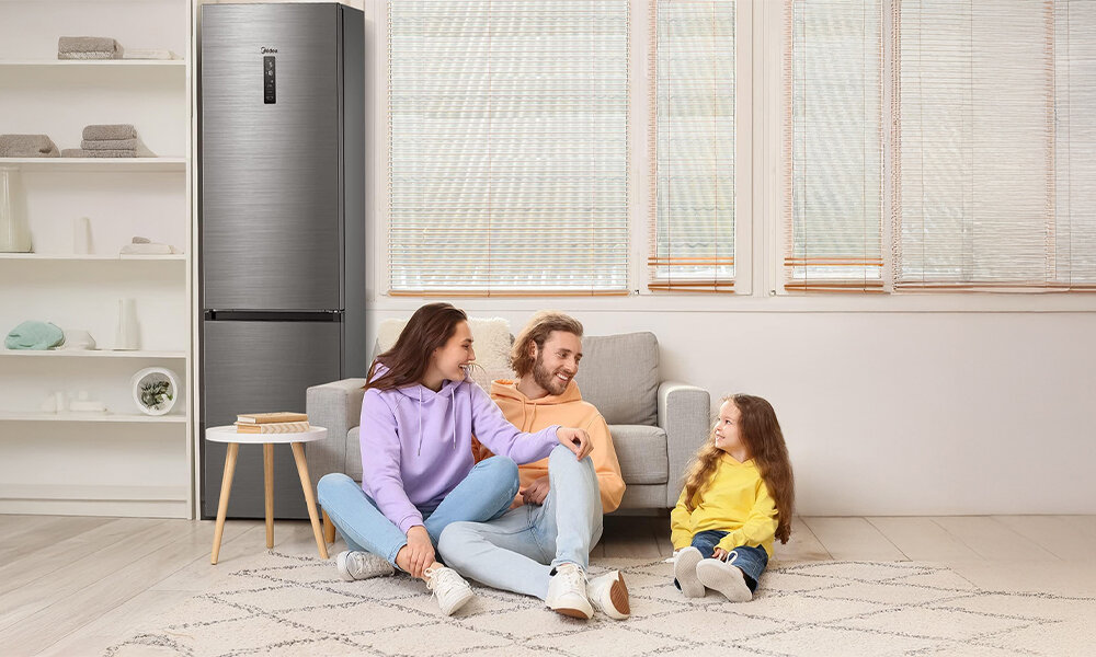 LODÓWKA MIDEA MDRB424FGE02OE wizualizacja lifestyle front kuchnia otwarta wnętrze półki szuflady kolor stal nierdzewna