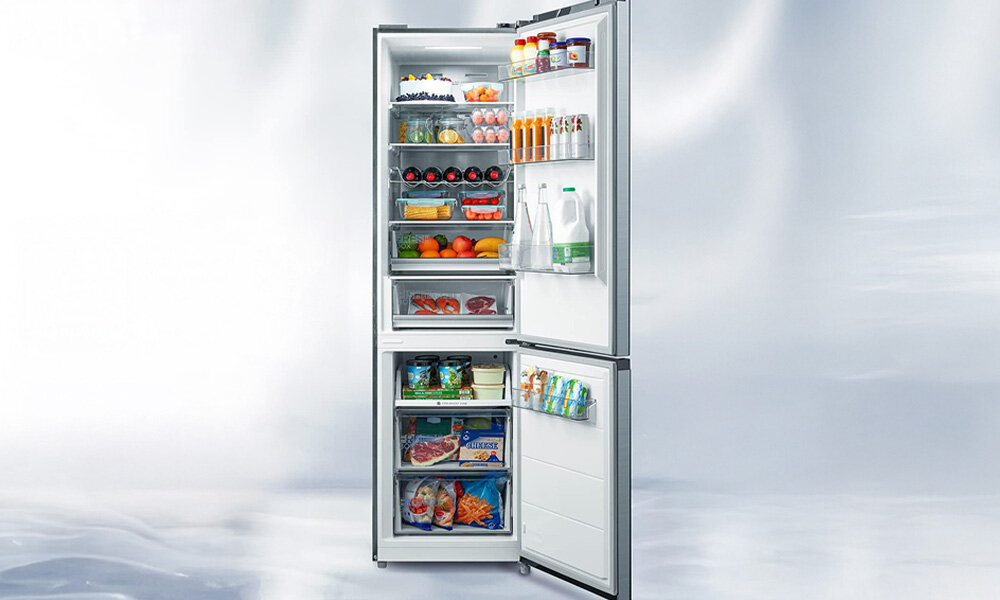 LODÓWKA MIDEA MDRB424FGE02OE wizualizacja lifestyle otwarta pełna półki szuflady niezależna regulacja temperatury zamrażarka chłodziarka precyzyjne dostosowanie warunków świeżość żywności schładzanie napojów głębokie mrożenie