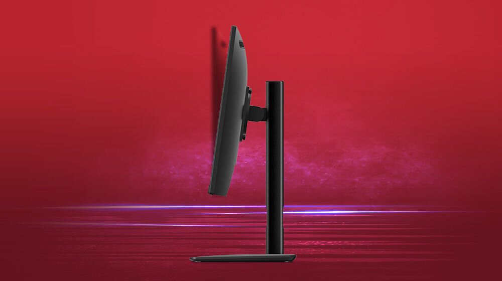 Monitor LENOVO N27p 27 cali 3840x2160px IPS 4 ms prezentacja monitora na czerwonym tle od boku i jego możliwej regulacji kąt nachylenia od -6° do 21,5° obrót w lewo i prawo o 20° regulacja wysokości do 150 mm ergonomia funkcja Pivot kompatyblność z VESA