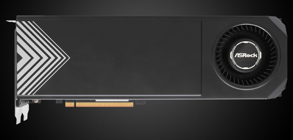 Karta graficzna ASROCK Radeon RX 7900 XTX Creator 24GB Zbliżenie na kartę graficzną w pozycji poziomej. Widoczna jest czarna obudowa z białym wzorem geometrycznym i pojedynczym wentylatorem z logo ASRock, cechy, parametry, przeznaczenie