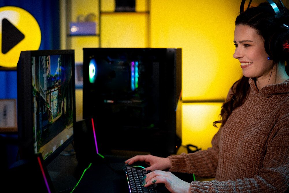 Komputer MAD DOG DIAXID605-A04DR32 R9-5900XT 32GB RAM 1TB SSD Radeon RX7800XT Wi-Fi wygląd opis