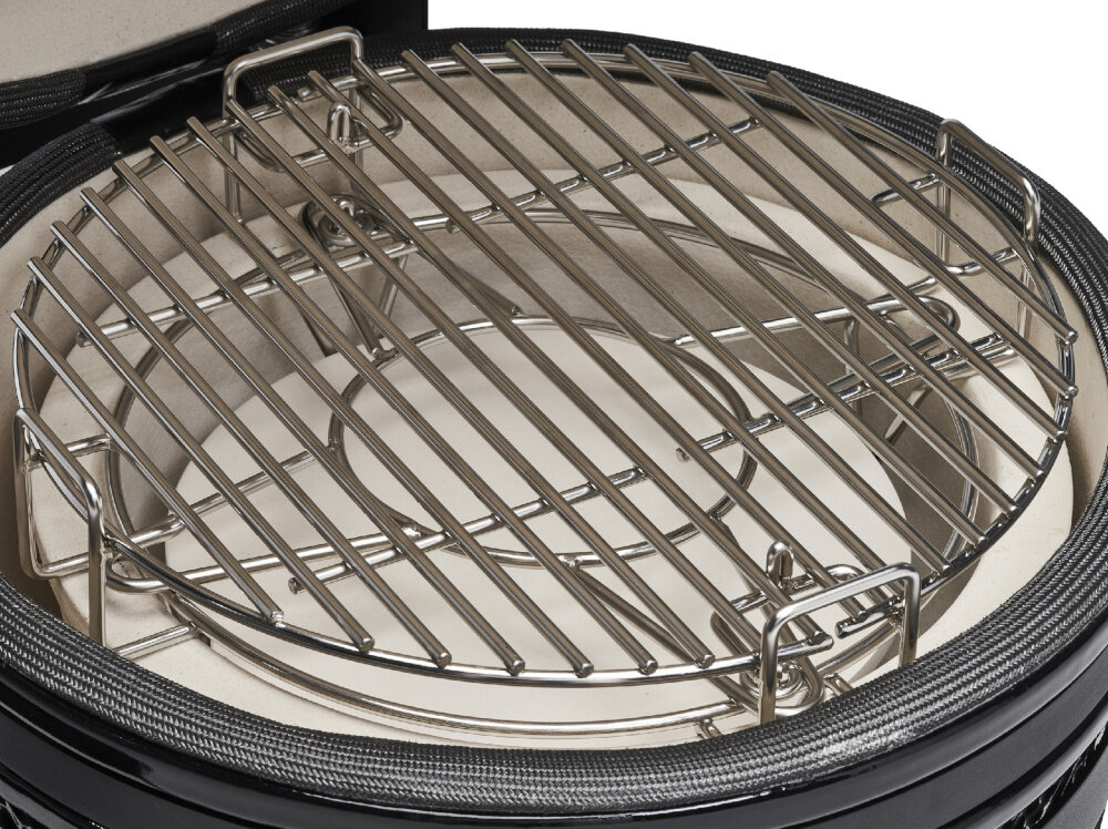 Grill węglowy KOLER Kamado EG16 zbliżenie na ruszty dwa półksiężycowe ruszty żeliwne wytrzymałe szybko się nagrzewają stal świetnie przewodzi ciepło średnica 31,5 cm system grillowania pośredniego