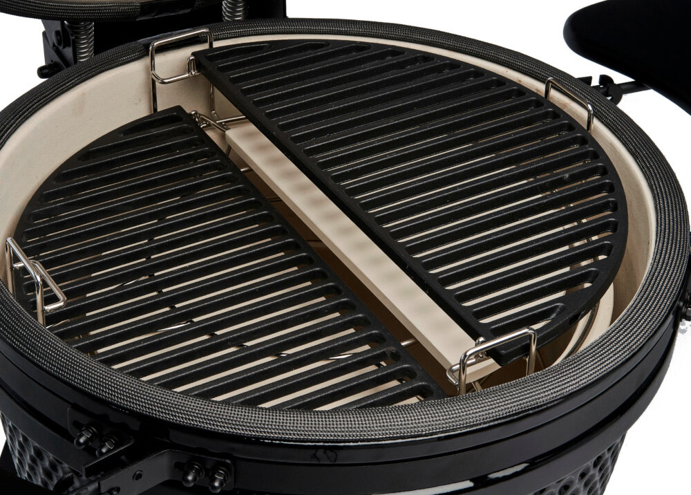 Grill węglowy KOLER Kamado EG26 zbliżenie na ruszty dwa półksiężycowe ruszty żeliwne wytrzymałe praktycznie niezniszczalne żeliwo świetnie przewodzi ciepło średnica 66,04 cm system grillowania pośredniego