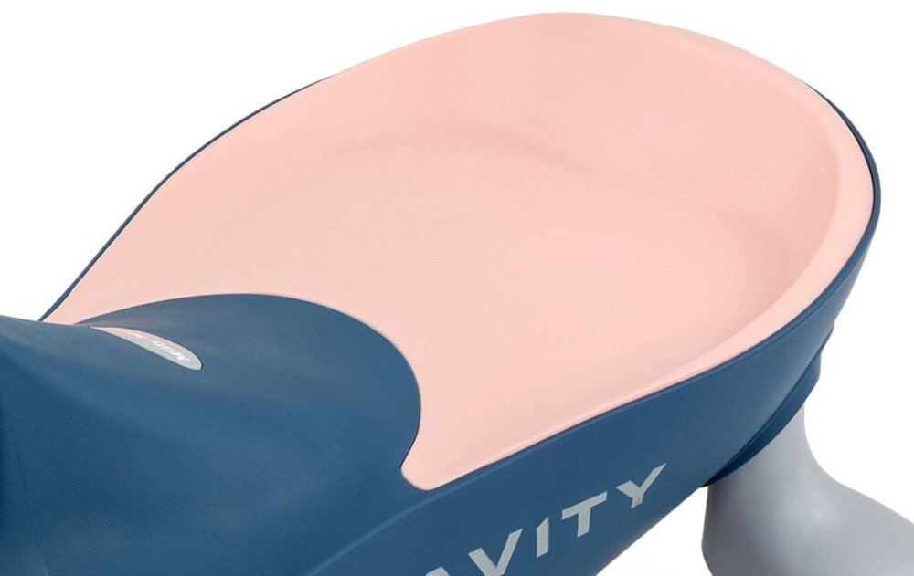 Jeździk MILLY MALLY Gravity Granatowo-różowy stabilna szeroka podstawa nisko polozony srodek ciezkosci bezpieczna jazda obciazenie do 50 kg wyprofilowane siedzisko piankowa oslona kierownicy